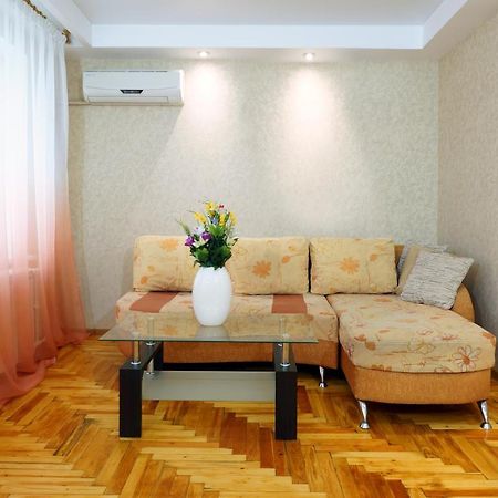 2 Rooms Semi-Luxury Apt On 39-H Nezalezhnoi Ukrаiny Street Next To The City Council Zaporizhia Екстериор снимка
