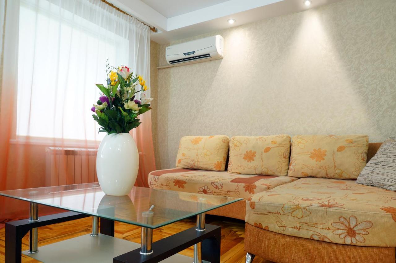 2 Rooms Semi-Luxury Apt On 39-H Nezalezhnoi Ukrаiny Street Next To The City Council Zaporizhia Екстериор снимка