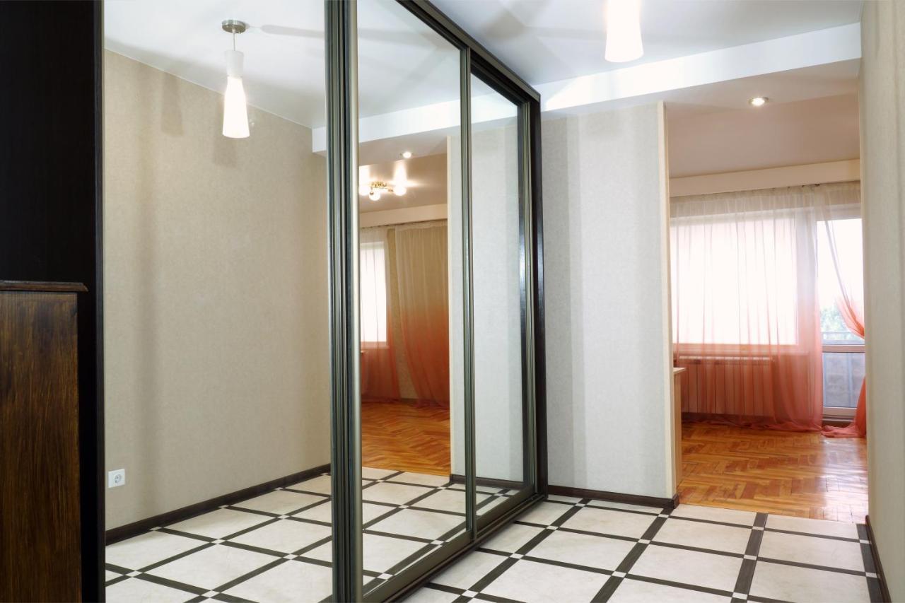 2 Rooms Semi-Luxury Apt On 39-H Nezalezhnoi Ukrаiny Street Next To The City Council Zaporizhia Екстериор снимка